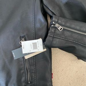 Mens Levi’s leather jacket
